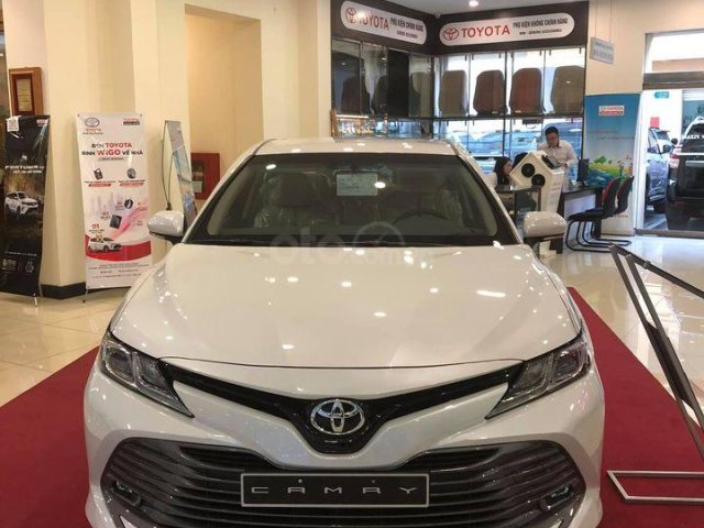 Cần bán xe Toyota Camry 2.0G sản xuất năm 2020, màu trắng