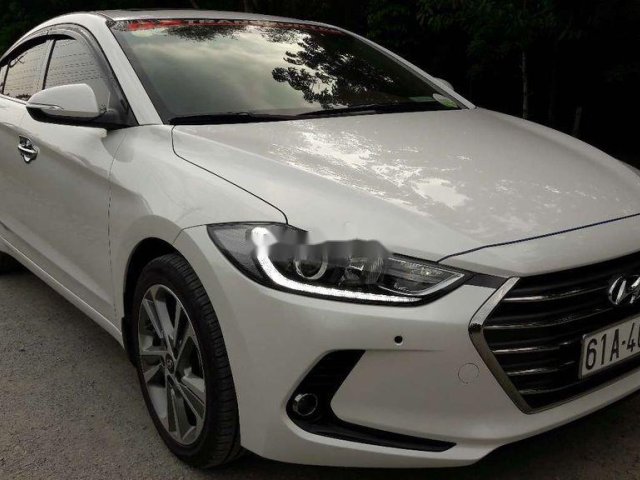 Cần bán lại xe Hyundai Elantra sản xuất năm 2018, màu trắng, nhập khẩu, 625tr0