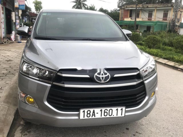 Cần bán xe Toyota Innova số sàn sản xuất 2019, giá tốt0