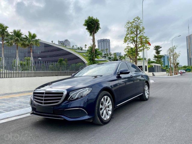 Hỗ trợ mua xe giá tốt với chiếc Mercedes -Benz E200 đời 2017, chính chủ sử dụng còn mới