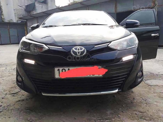 Cần bán lại xe Toyota Vios năm 2018, màu đen còn mới0