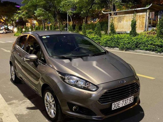 Cần bán Ford Fiesta năm sản xuất 2014, màu xám như mới