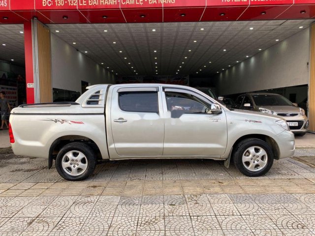 Cần bán xe Toyota Hilux 2009, màu bạc, nhập khẩu