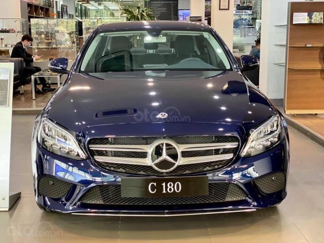 Mercedes C180 ưu đãi cực khủng những ngày cuối năm0