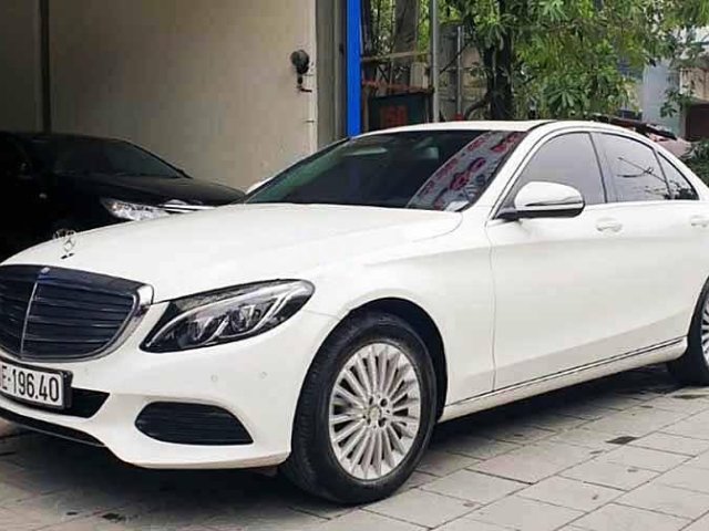 Bán ô tô Mercedes C class năm sản xuất 2016, màu trắng còn mới