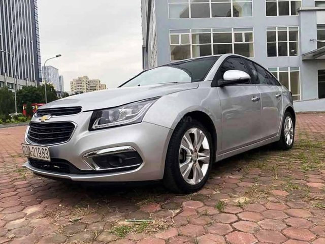 Cần bán lại xe Chevrolet Cruze năm sản xuất 2017, màu bạc còn mới, 432tr