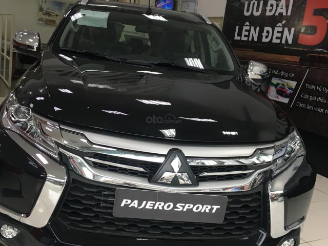 Mua xe giá thấp chiếc Mitsubishi Pajero Sport 4x2 MT sản xuất năm 2020, giao nhanh0