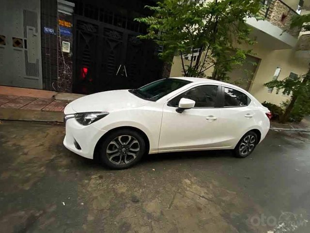 Cần bán Mazda 2 năm sản xuất 2018, màu trắng còn mới0