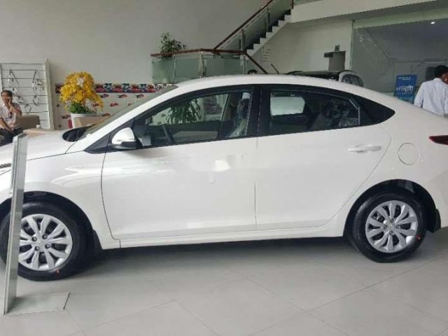 Bán ô tô Hyundai Accent đời 2021, màu trắng, giá tốt0