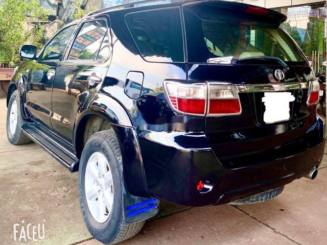 Bán Toyota Fortuner năm sản xuất 2010, màu đen số sàn