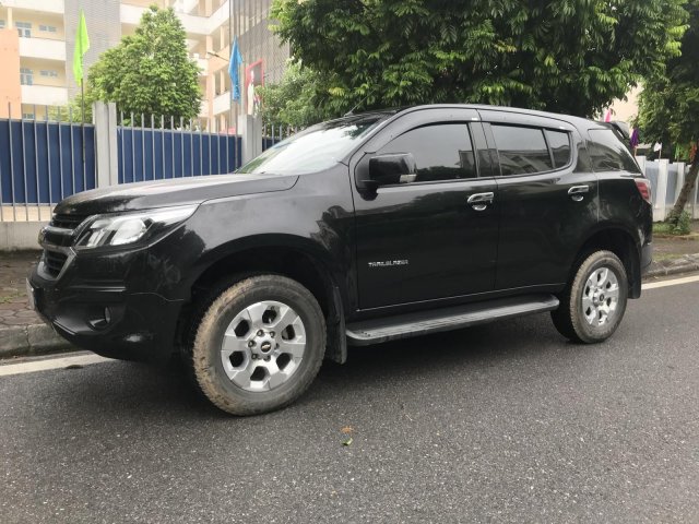 Bán Chevrolet Traiblazer 2018, số sàn, máy dầu, màu đen