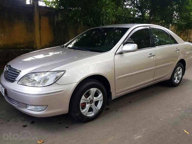 Cần bán gấp Toyota Camry sản xuất 2003, 298tr0