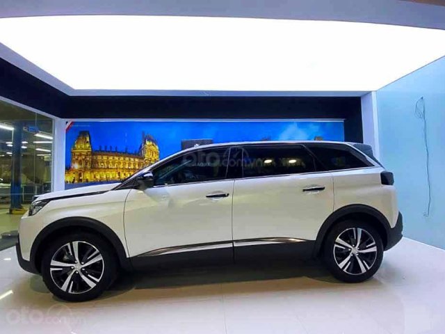 Bán xe Peugeot 5008 năm sản xuất 2020, màu trắng, giá 979tr0