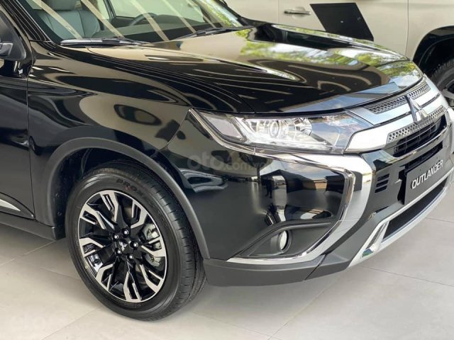 Bán xe Mitsubishi Outlander SX 2020, màu đen, số tự động