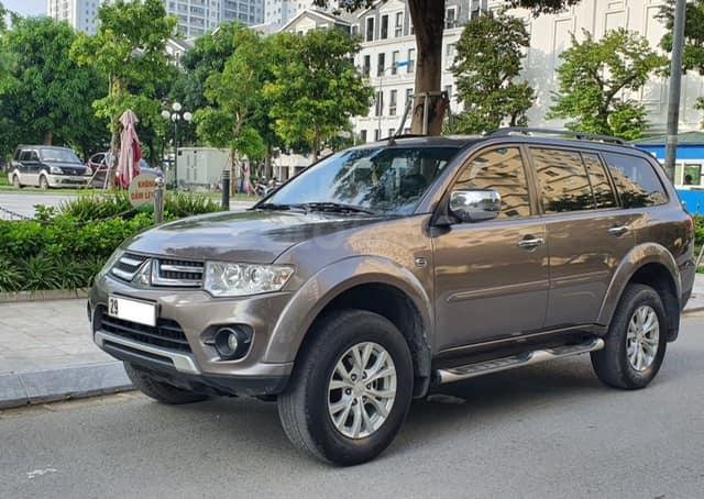 Bán xe Mitsubishi Pajero Sport số tự động 2 cầu - máy xăng SX 2015, màu xám0