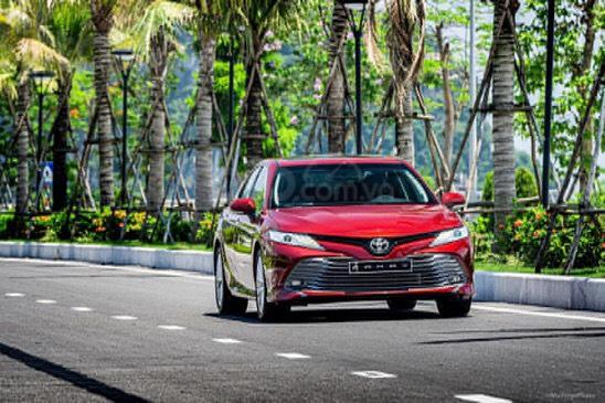 Toyota Camry 2.0G giá siêu tốt0