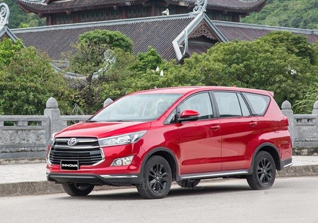 Bán xe Toyota Innova đời 2020, màu đỏ, số tự động0