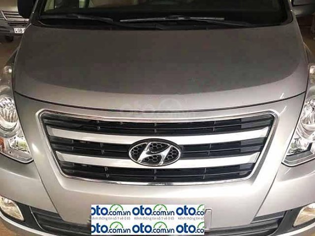 Cần bán lại xe Hyundai Grand Starex đời 2016, màu bạc, nhập khẩu, giá 620tr