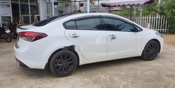 Bán ô tô Kia Cerato 2017, màu trắng chính chủ0