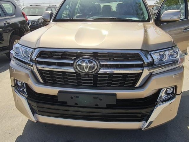 Bán Toyota Landcruiser VX-S 4.6V8 Trung Đông màu vàng cát 2021 LH Đình