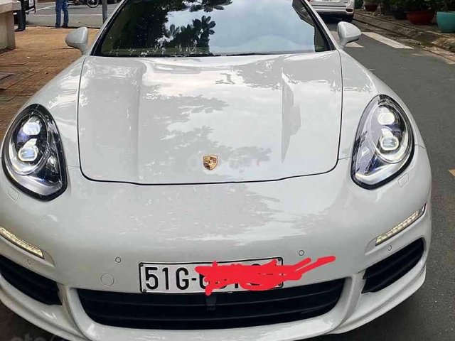 Bán gấp chiếc Porsche Panamera sản xuất năm 2016, màu trắng, nhập khẩu nguyên chiếc