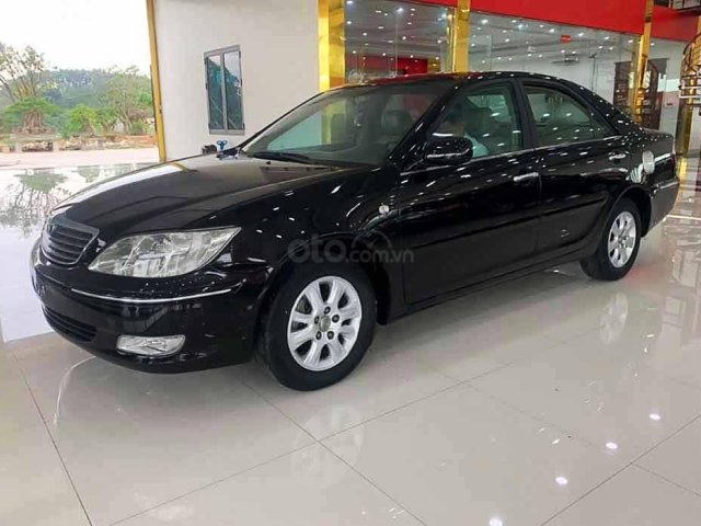 Cần bán lại xe Toyota Camry sản xuất 2004, màu đen giá cạnh tranh