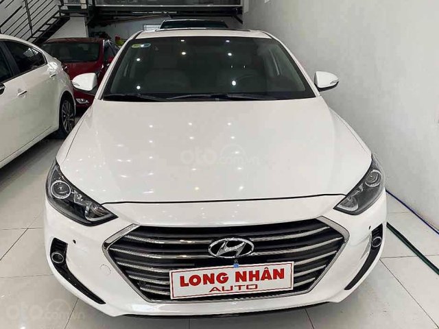 Cần bán Hyundai Elantra năm 2017, màu trắng, giá thấp, xe chính chủ0