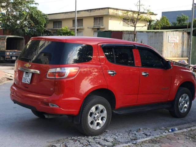 Cần bán Chevrolet Trailblazer 2.5L 4x2AT SX 2018 màu đỏ, lăn bánh 4000km0