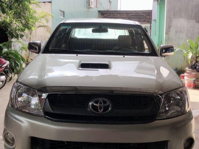 Cần bán lại xe Toyota Hilux năm 2010, nhập khẩu nguyên chiếc còn mới0