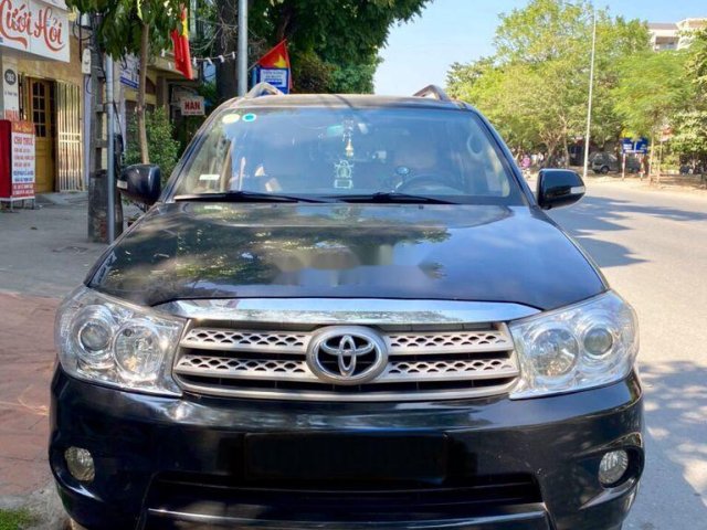 Cần bán xe Toyota Fortuner năm 2009, màu đen đẹp như mới0