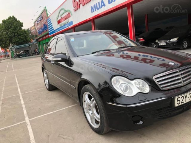 Cần bán gấp Mercedes C180 đời 2005, màu đen