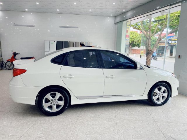 Bán xe với giá rẻ chiếc Hyundai Avante sản xuất năm 2011, xe một đời chủ