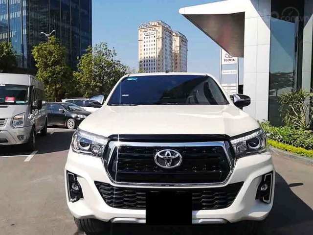 Bán Toyota Hilux sản xuất 2019, màu trắng, nhập khẩu, số tự động0