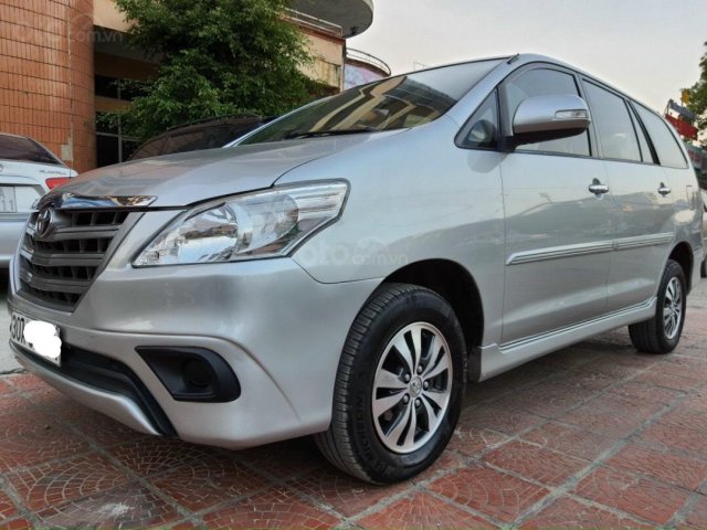 Bán Innova E sx 2015 số sàn xe đẹp không dịch vụ