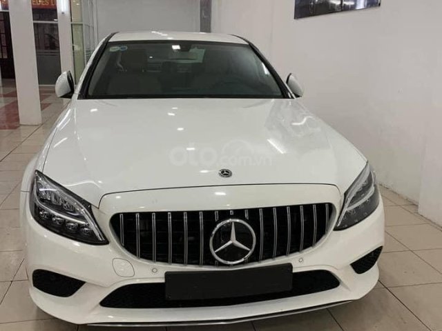 Bán Mercedes Benz C200 model 2019, màu trắng0