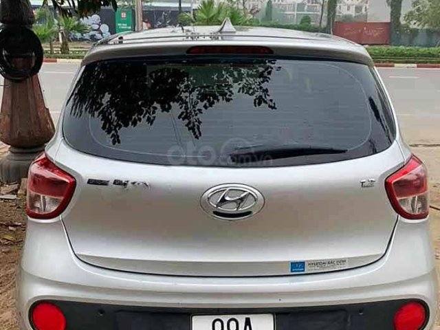 Bán lại xe Hyundai Grand i10 sản xuất 2018, màu bạc số sàn0