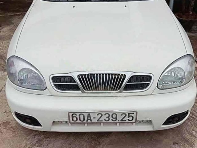 Cần bán xe Daewoo Lanos sản xuất năm 2003, màu trắng còn mới0