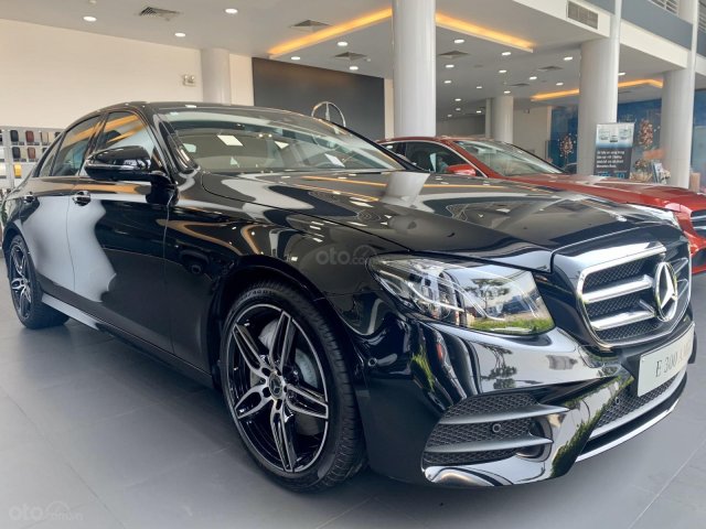 Mercedes-Benz E300 AMG 2020 - hỗ trợ 50% thuế trước bạ cùng quà tặng chỉ trong tháng 11