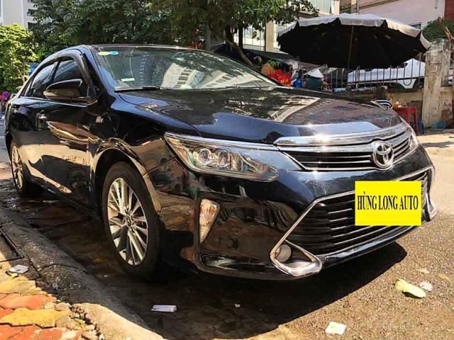 Cần bán lại xe Toyota Camry năm sản xuất 2018, màu đen còn mới