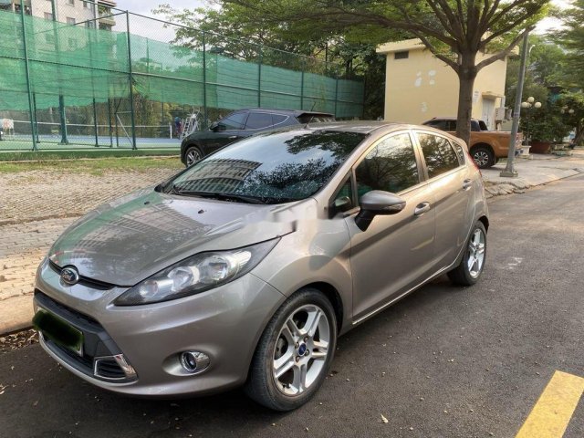 Bán Ford Fiesta sản xuất năm 2013, màu xám số tự động