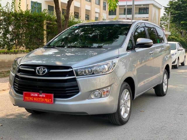 Bán xe Toyota Innova sản xuất năm 2019, màu bạc còn mới, giá 617tr0