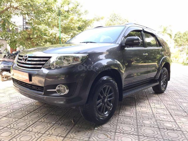 Bán Toyota Fortuner 2.7AT sản xuất cuối 2015, màu ghi đá