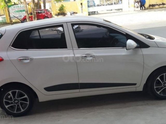 Cần bán xe Hyundai Grand i10 1.2 AT năm sản xuất 2018, màu trắng như mới giá cạnh tranh0