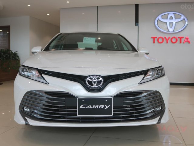 Bán xe Toyota Camry 2.0Q đời 2020, màu trắng