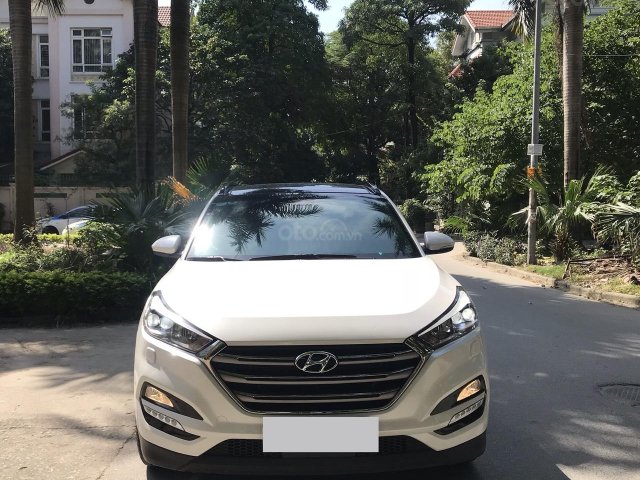 Bán xe Hyundai Tucson sản xuất 2018, màu trắng, số tự động, xe đẹp như mới0