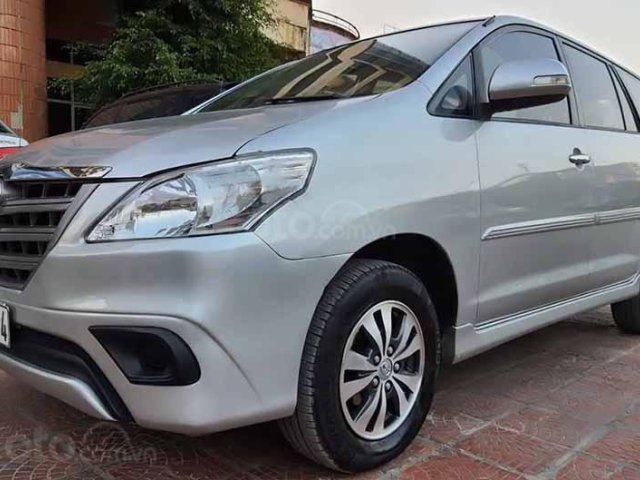 Cần bán gấp Toyota Innova sản xuất 2015 giá cạnh tranh0