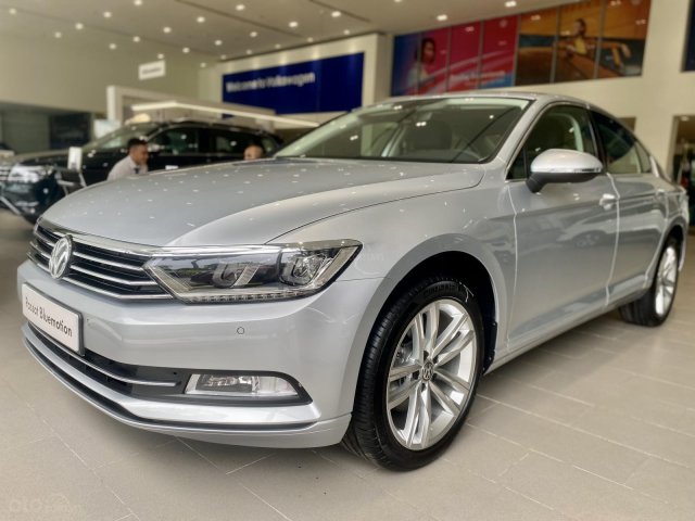 Passat Bluemotion màu bạc - Sedan 5 chỗ nhập 100% Đức - giảm hơn trước bạ và nhiều quà tặng phụ kiện cuối năm