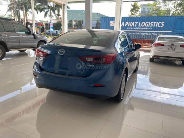 Mazda 3 Ficelift số tự động, màu xanh lam, SX 20180