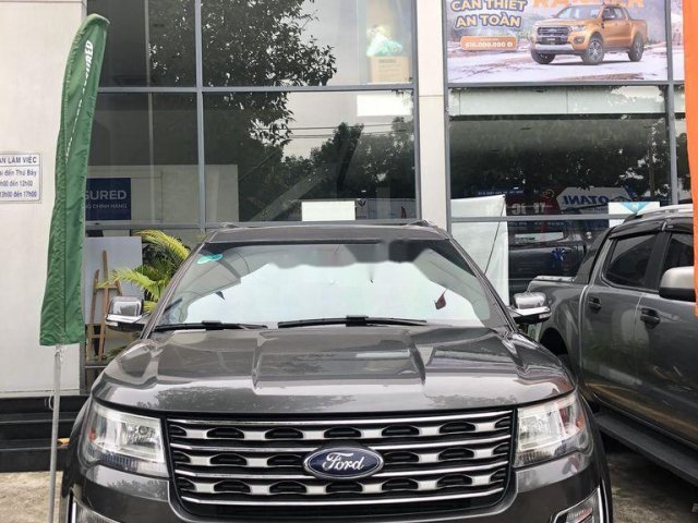 Bán gấp chiếc Ford Explorer sản xuất 2017, nhập khẩu0