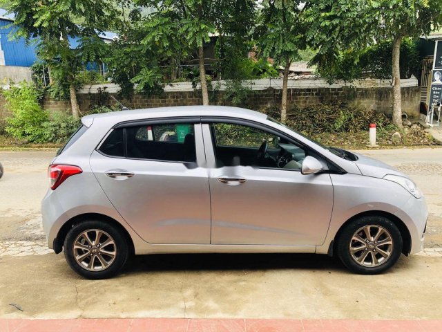 Bán Hyundai Grand i10 năm 2015, màu bạc, nhập khẩu nguyên chiếc số sàn bản đủ